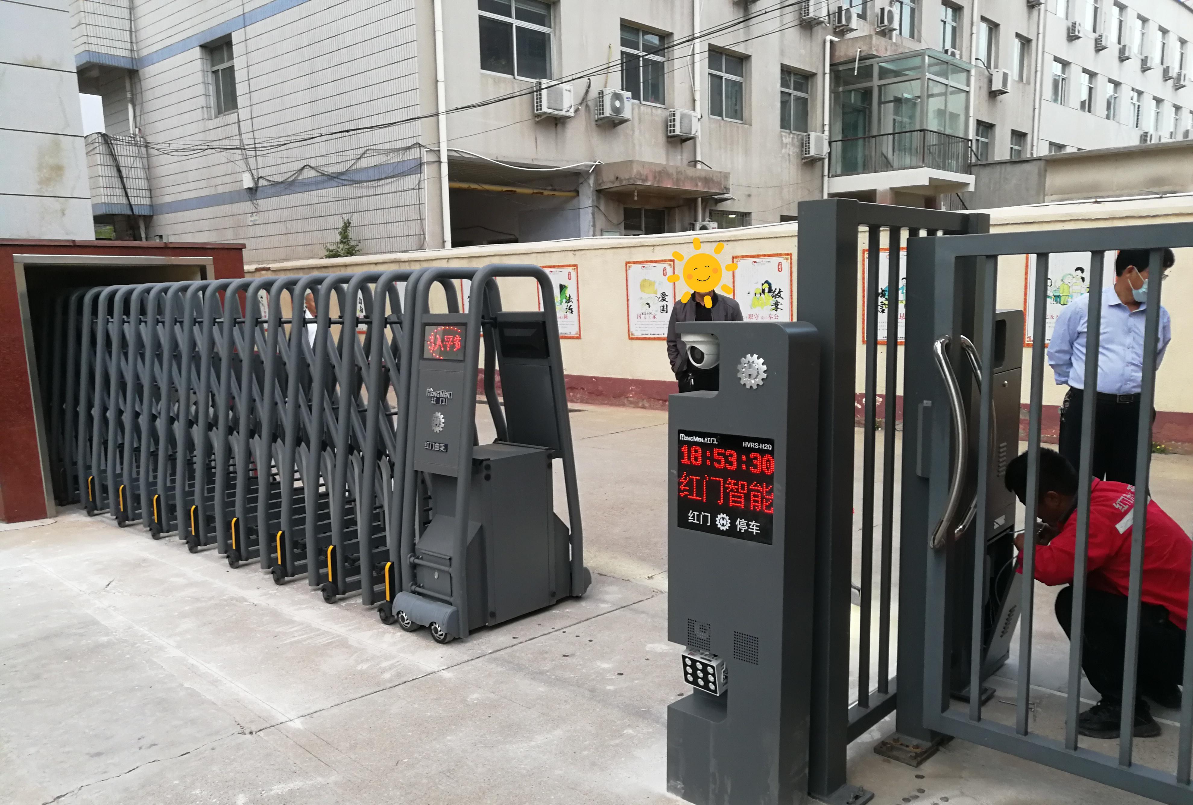 青龙银行电动伸缩门配车牌识别.jpg